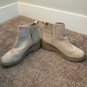 Dolce vita Huey booties. Tan. Size 8. Worn only a few times